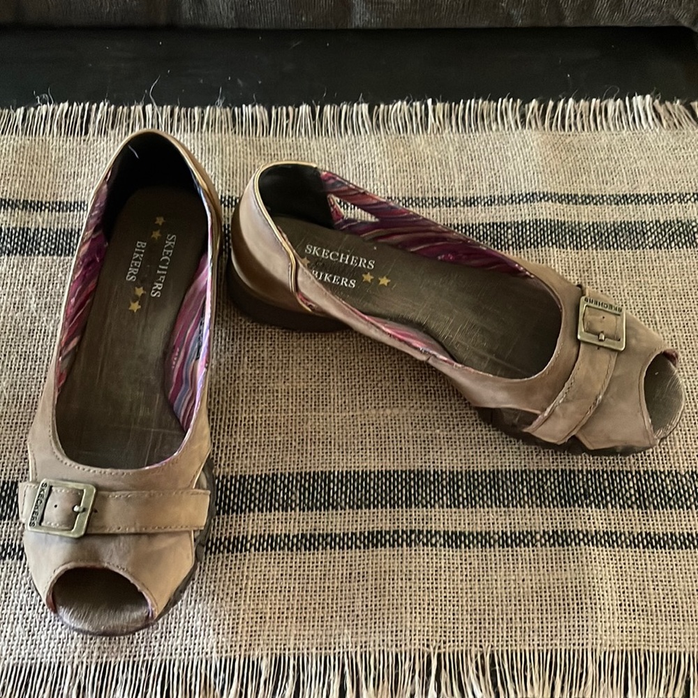 Sketchers Shoes